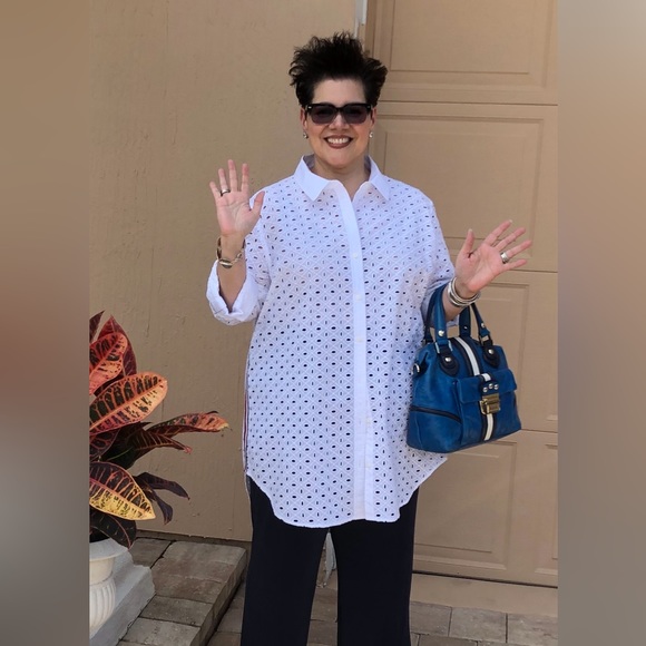 Tommy Hilfiger, White Eyelet Long Sleeve Button Front Top/Duster Dress. - Picture 1 of 9